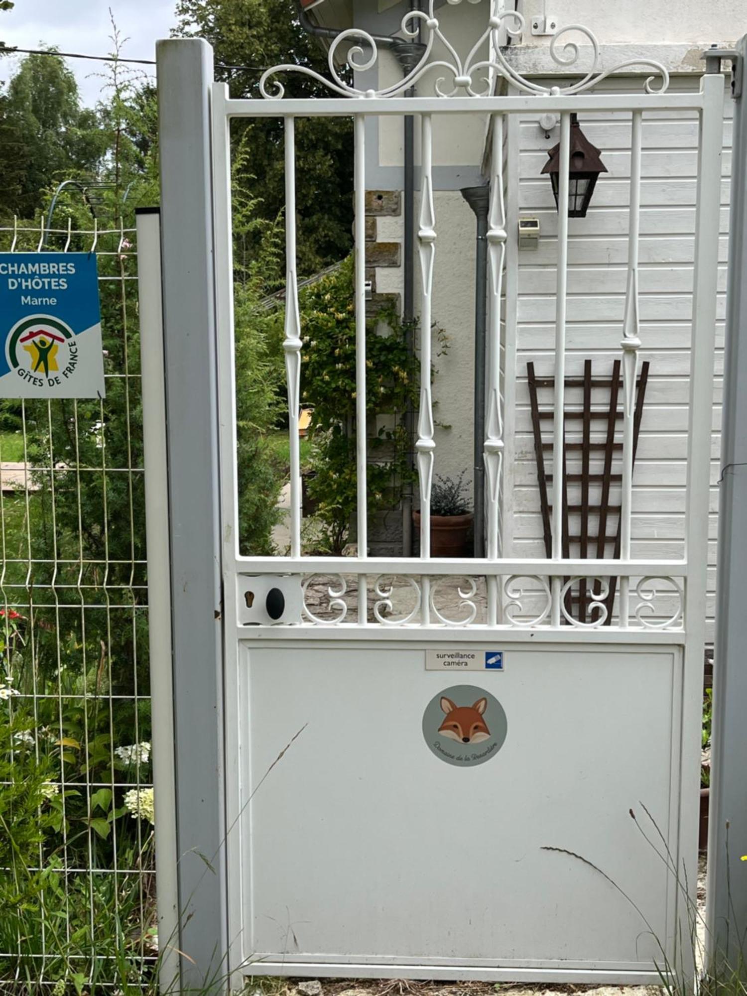 "Aux Chants Des Oiseaux" Domaine De La Renardiere Les Grandes-Loges Dış mekan fotoğraf